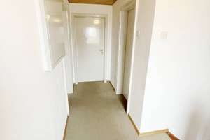 Ein- bis Zweifamilienhaus
mit Garage und Werkstatt
in Neu-Ulm/Reutti – Die vollständige Adresse der Immobilie erhältst du vom Anbieter., 89233 Neu-Ulm – Vorschaubild 21