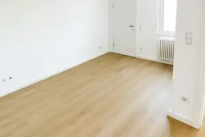 Helle, modernisierte 2-Raum-Wohnung mit Balkon und EBK – Weisenauer Weg 4-6, 55129 Mainz – Vorschaubild 1