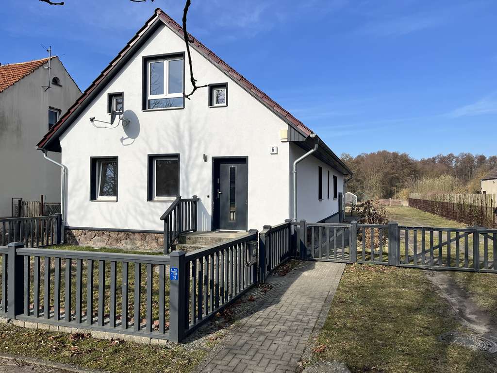 Immobilie in Steinhöfel - Modernes Einfamilienhaus mit Galerie, Balkon & großem Grundstück in ruhiger Lage - Bild 0