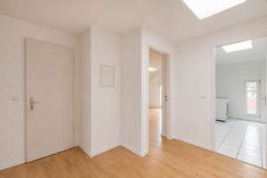 Bezugsfreie 3 Zimmer Dachgeschosswohnung nahe Karl-August-Platz – Pestalozzistrasse 69, 10627 Charlottenburg, Berlin – Vorschaubild 3