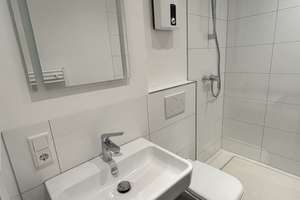 Erstbezug nach Komplettsanierung: 2 Zi Wohnung, neue Einbauküche weiss, hell, ruhig – Schmettaustrasse 10, 45139 Südostviertel, Essen – Vorschaubild 1