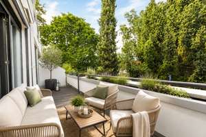 Stilvoll wohnen auf zwei Ebenen – hochwertig ausgestattete 3-Zi-Split-Level-Whg mit Loggia + Balkon