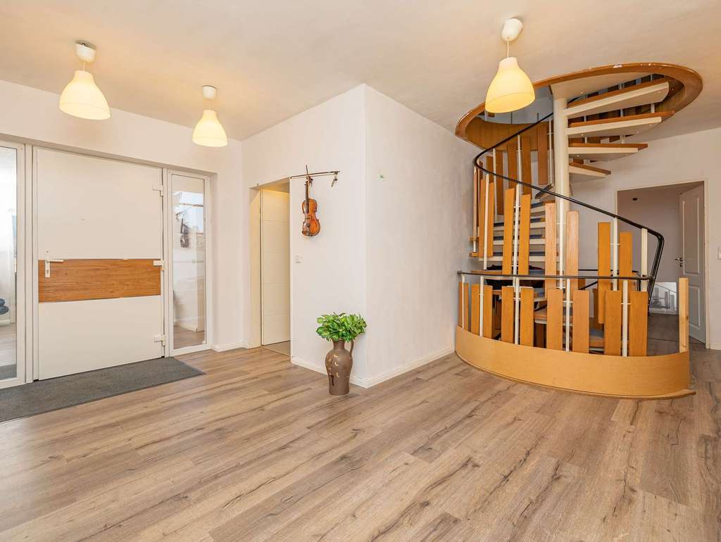 Immobilie in Sankt Michaelisdonn - Viel Platz für Leben, Familie und Zukunft | Großzügiges, saniertes Zuhause in Sackgassenendlage - Bild 2