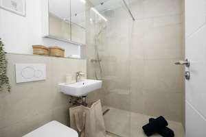WG-Zimmer in frisch renovierter 5-Zimmer-Wohnung, ideal für Studierende, Praktikant und Young profis – Solothurner Straße 26, 81475 Fürstenried-West, München – Vorschaubild 2