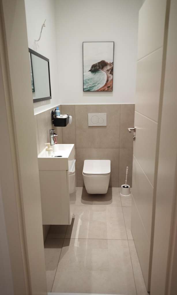 ++TOP provisonsfrei++NEU renoviertes 8 Familienhaus++VollWS++neue Heizung++Dach++Fenster