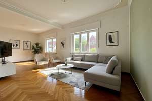 Zweifamilienhaus mit großem Grundstück und Doppelgarage - Ihr Sanierungsprojekt!