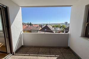Frisch renovierte 2-Zimmer-Wohnung mit Balkon und EBK in Leonberg – Eltinger Straße 13, 71229 Leonberg – Vorschaubild 4