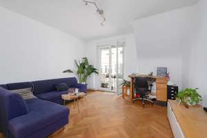 Stilvolle 2,5-Zimmer-Altbauwohnung mit hochwertiger Ausstattung und Ausbaureserve im DG!