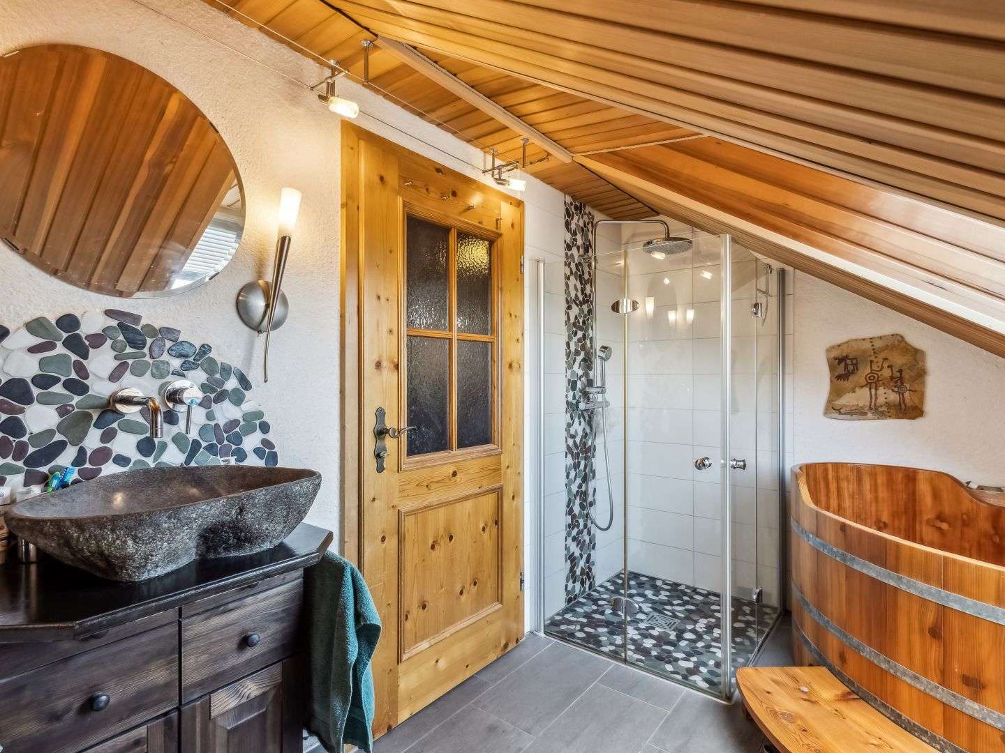 Immobilie in Adelzhausen - Top saniertes Mehrgenerationenhaus mit Gewerbeeinheit in Adelzhausen - Bild 0