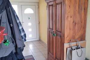"HIER LÄSST ES SICH GUT LEBEN" Vermietetes EFH mit sonnigem Garten in Ortsrandlage von Vilseck – Amberg-Sulzbach (Kreis) – Vorschaubild 2