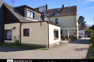 Gepflegtes Mehrfamilienhaus mit Anbau und Bauland inkl. positiver Bauvoranfrage