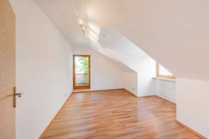 Gemütliche 3-Zimmer-Dachgeschosswohnung in München-Trudering – Die vollständige Adresse der Immobilie erhältst du vom Anbieter., 81827 Waldtrudering, München – Vorschaubild 4
