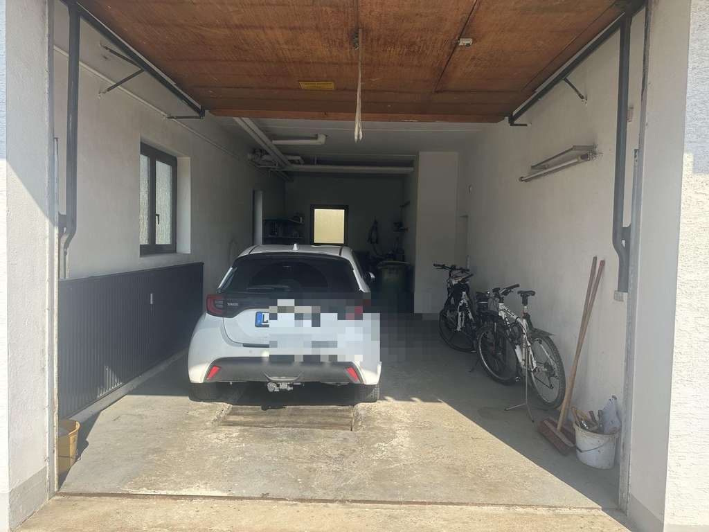 Immobilie in Remseck am Neckar - Zweifamilienhaus mit Garten in
Remseck-Hochdorf - Bild 2