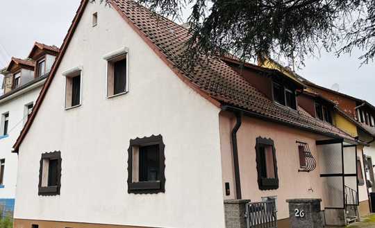 Charmante sanierungsbedürftige Doppelhaushälfte mit Altbaucharme, Doppelgarage und neuer Heizung