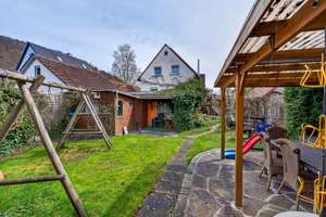 Charmantes Einfamilienhaus mit schönem Garten in ruhiger Wohnlage von Blaustein – Die vollständige Adresse der Immobilie erhältst du vom Anbieter., 89134 Blaustein – Vorschaubild 1