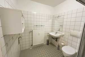 Barrierefreie 2-Zi-Whg. mit Balkon in Residenz. 64 m², Küche mit moderner EBK, Diele & Duschbad. – Hardtstr. xx, 42107 Wuppertal – Vorschaubild 20