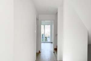 Stilvolles, neuwertiges 5-Raum-Reihenmittelhaus mit lux. Innenausstattung und EBK in München Allach – Die vollständige Adresse der Immobilie erhältst du vom Anbieter., 80999 Untermenzing, München – Vorschaubild 8
