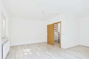 Bezugsfreie Maisonettewohnung mit 3 nutzbaren Räumen und Garten ! – Türkisstraße 7, 4319 Engelsdorf, Leipzig – Vorschaubild 9