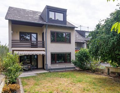 Ansprechendes Zweifamilienhaus in ruhiger & zentraler Lage