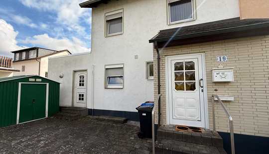 Bild von Reiheneckhaus in Feldrandlage mit großem Garten und Garage