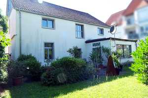 Renoviertes Zweifamilienhaus mit 2 Wohneinheiten, oder Wohnen & Gewerbe in Zentrumslage – Höxter (Kreis) – Vorschaubild 1