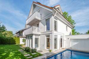 Freistehendes Einfamilienhaus mit Pool, Kamin und Photovoltaik – Die vollständige Adresse der Immobilie erhältst du vom Anbieter., 81925 Herzogpark, München – Vorschaubild 1
