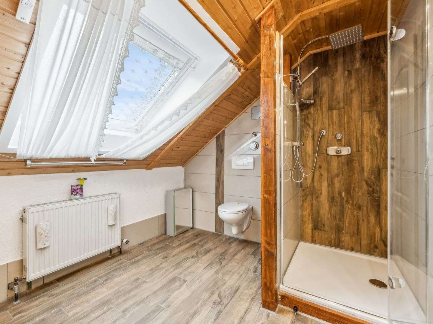 Immobilie in Schlat - Einfamilienhaus mit Einliegerwohnung in Schlat - Bild 2