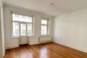 106 m² Altbau 4 Zimmer, Dielen, Wohnküche EBK, Vollbad, 2 Balkone, Keller, WM und Fahrradstellplatz – Die vollständige Adresse der Immobilie erhältst du vom Anbieter., 23554 Sankt Lorenz Nord, Lübeck – Vorschaubild 11