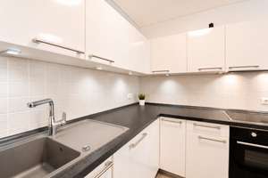 Frisch sanierte 2-RW im DG* neue EBK* Süd-Balkon* moderne Möblierung* Bad mit Wanne* AK* PKW-SP* – Am Weißiger Bach 30b, 1328 Weißig, Dresden – Vorschaubild 5