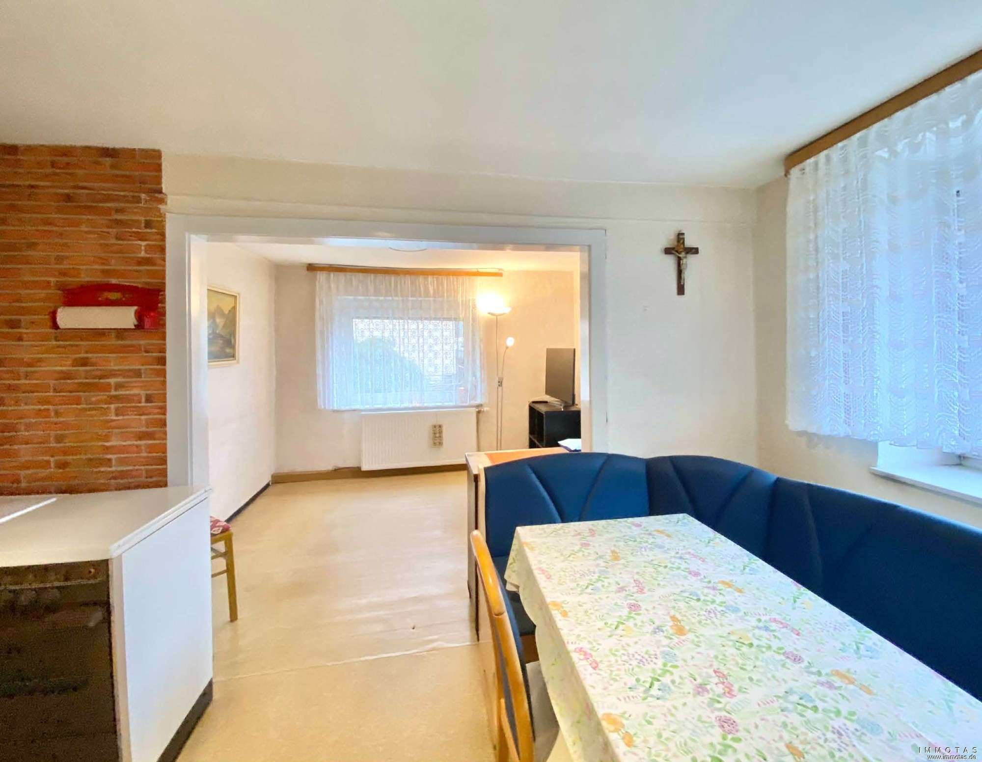 Immobilie in Queidersbach - Einfamilienhaus mit weitläufigem Grundstück zur vielseitigen Nutzung - Bild 0