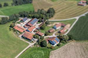 Weitläufiges Grundstück, Wohnhaus mit vielseitigen Hallen, Scheunen und PV-Power – Die vollständige Adresse der Immobilie erhältst du vom Anbieter., 93473 Arnschwang – Vorschaubild 4