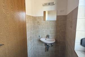 Großzügige 5-Zimmer-Splitlevel-Wohnung mit 153 m², Balkon, Garten und Kaminofen – Kirchweg 8, 75323 Bad Wildbad – Vorschaubild 35