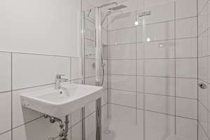 Moderne Architektur trifft Wasserlage: 4 Zimmer, Terrasse und perfekte Infrastruktur – Die vollständige Adresse der Immobilie erhältst du vom Anbieter., 14467 Nördliche Innenstadt, Potsdam – Vorschaubild 20