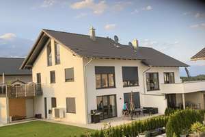 DHH. XXXL  2 Küchen 2 WohnenEssen 5 Schlafzi 3Bäder 3Generationen – Carlo Schellemannstr 26B, 84307 Eggenfelden – Vorschaubild 1