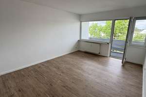 Renovierte 2,5 Zimmer Wohnung in zentraler Lage mit 2 Balkonen