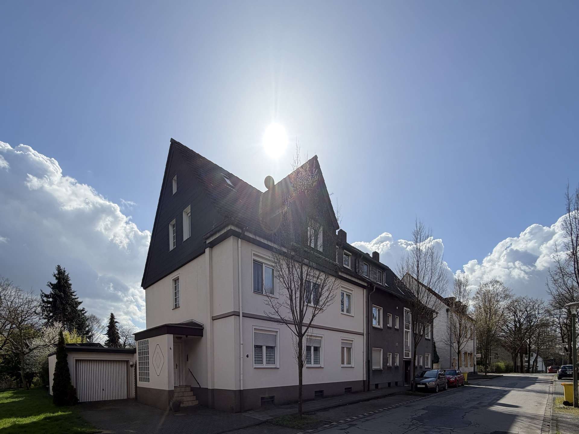 Charmante DG-Wohnung mit Ausbaupotenzial in historischem Haus – Ideal für Handwerker & Visionäre, Bottrop – Bild 1
