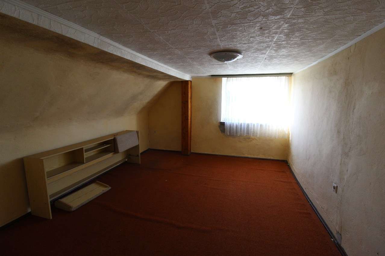 Immobilie in Penig - Wohnhaus mit Nebengebäude zum grundlegenden Ausbau - Bild 2