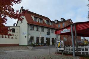 Sonniges Mehrfamilenhaus in exklusiver Lage am Peeneufer mit 7 Wohneinheiten, 2 Gewerbeeinheiten – Kleinbrückenstraße 6, 17438 Wolgast – Vorschaubild 2