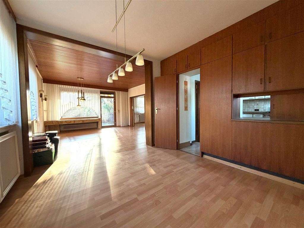 Immobilie in Gehrden - Gehrden Bestlage / großzügiges ZFH + ausgebautes DG mit Außenpool, Doppelgarage !  - Bild 1