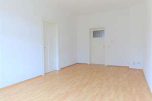 Frisch Renoviert - Schöne 3 Zi.- Whg., Bad mit Fenster, Loggia
WG´s Willkommen! – Hans-Driesch-Str. 36, 4179 Leutzsch, Leipzig – Vorschaubild 2