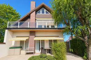 Gepflegtes Zweifamilienhaus mit großem Grundstück in bester Lage von Niendorf – Die vollständige Adresse der Immobilie erhältst du vom Anbieter., 22459 Niendorf, Hamburg – Vorschaubild 2