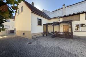 Charmantes Einfamilienhaus mit 2 Garagen, Nebengebäuden, schönem Hof und Garten – Die vollständige Adresse der Immobilie erhältst du vom Anbieter., 76707 Hambrücken – Vorschaubild 2