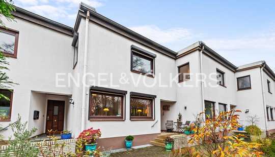 Bild von Zentral in Volksdorf: Großzügiges Townhouse – zeitloser Charme trifft modernes Familienleben