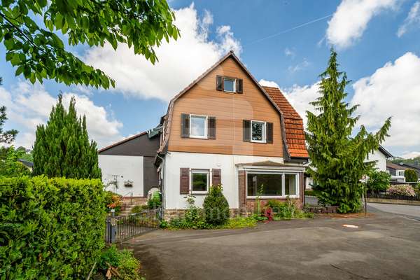 Handwerkertraum mit Potenzial – Sanierungsbedürftiges Einfamilienhaus mit Gewerbeeinheit in Lohmar!
