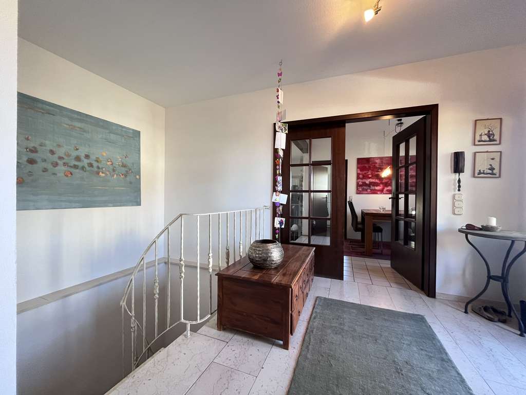 Immobilie in Sternenfels - Sternenfels: Sehr schöner Walmdachbungalow mit Klinkerfassade und herrlichem Freisitz - Bild 2