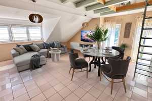 Super schöne 2 ZW + Spitzboden * Fußbodenheizung * tgl. Bad mit Wanne + Dusche