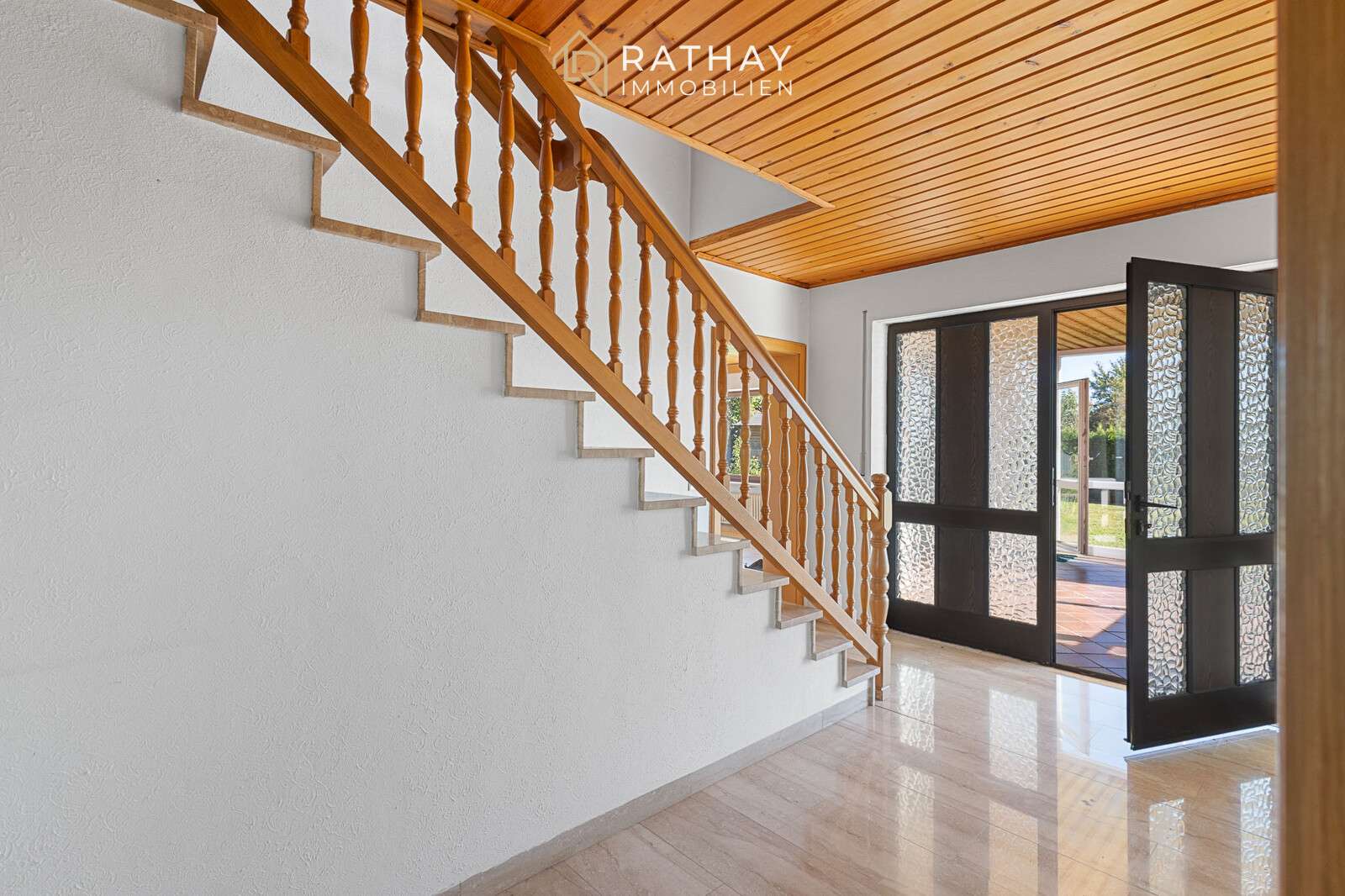 Immobilie in Schierling - Sanierungsobjekt für Macher! - Großes Einfamilienhaus in Traumlage von Schierling - Bild 2