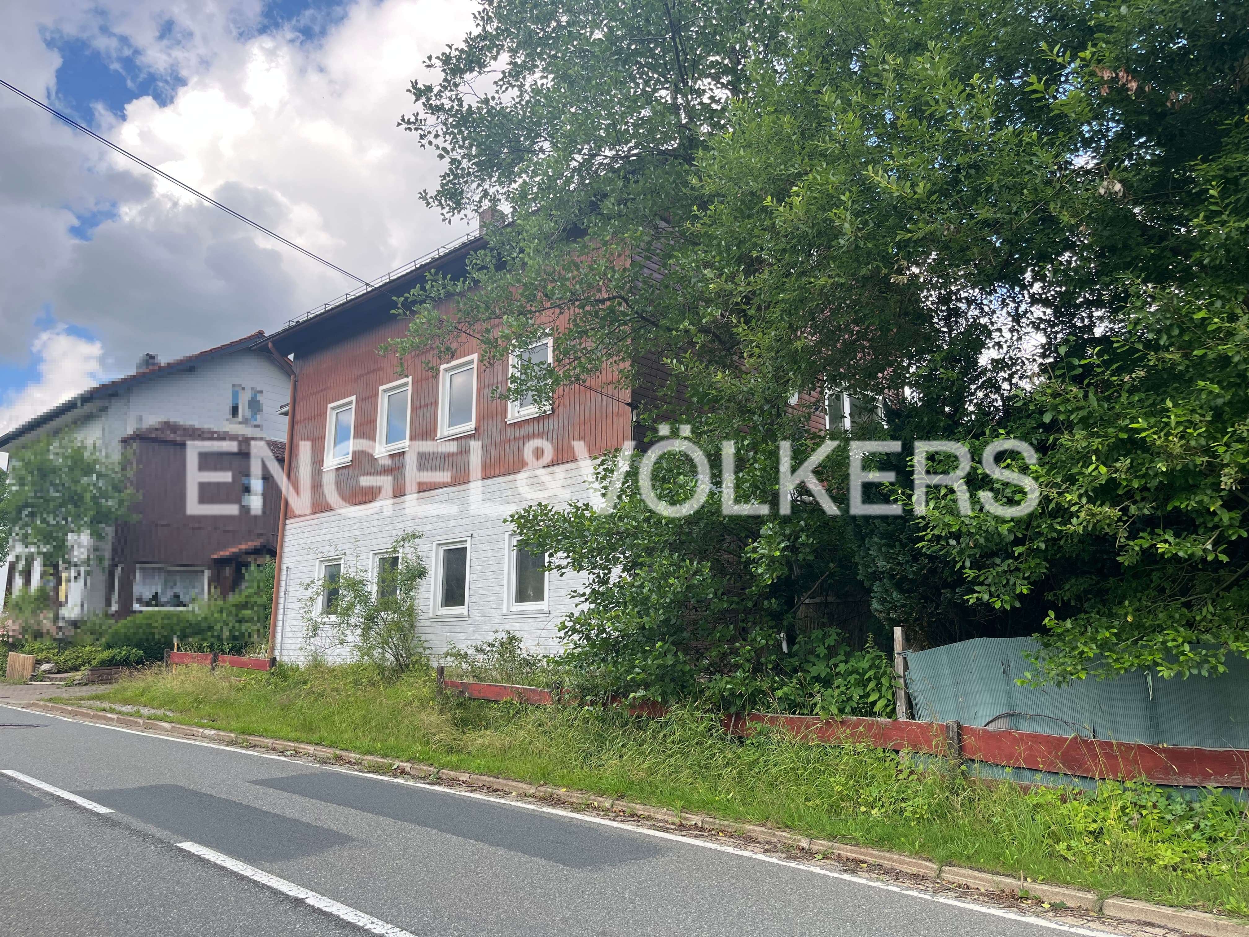 Sarnierungsbedürftiges Fachwerkhaus mit drei Wohneinheiten und großem Potenzial, Goslar Kreis – Bild 2