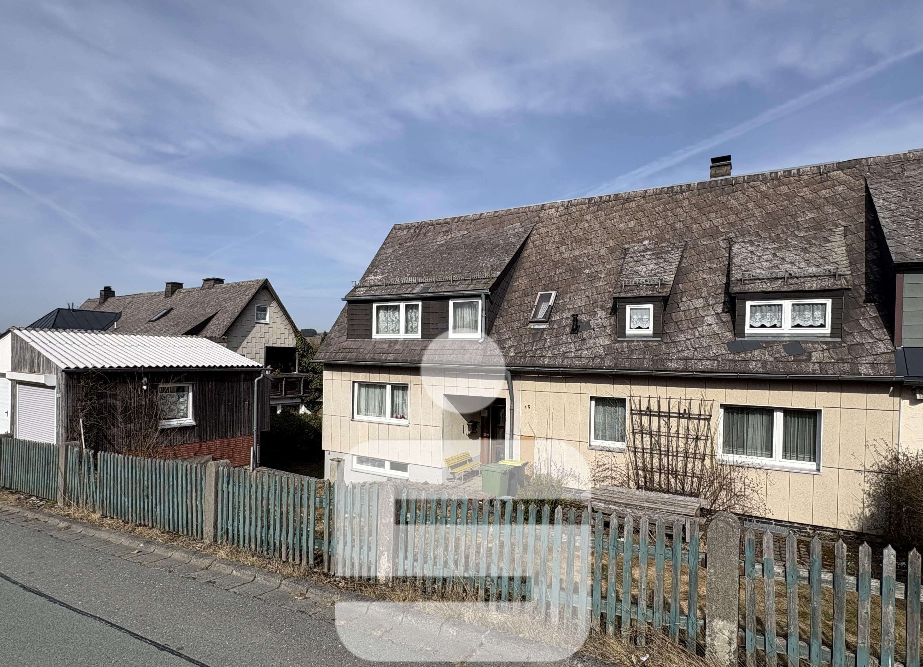 Große Doppelhaushälfte in Geroldsgrün, Hof Kreis – Bild 1