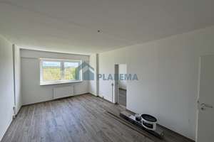 Frisch renoviert, 2 Zimmer, 1. OG, neue EBK möglich – Am Hafen 14, 19386 Lübz – Vorschaubild 1
